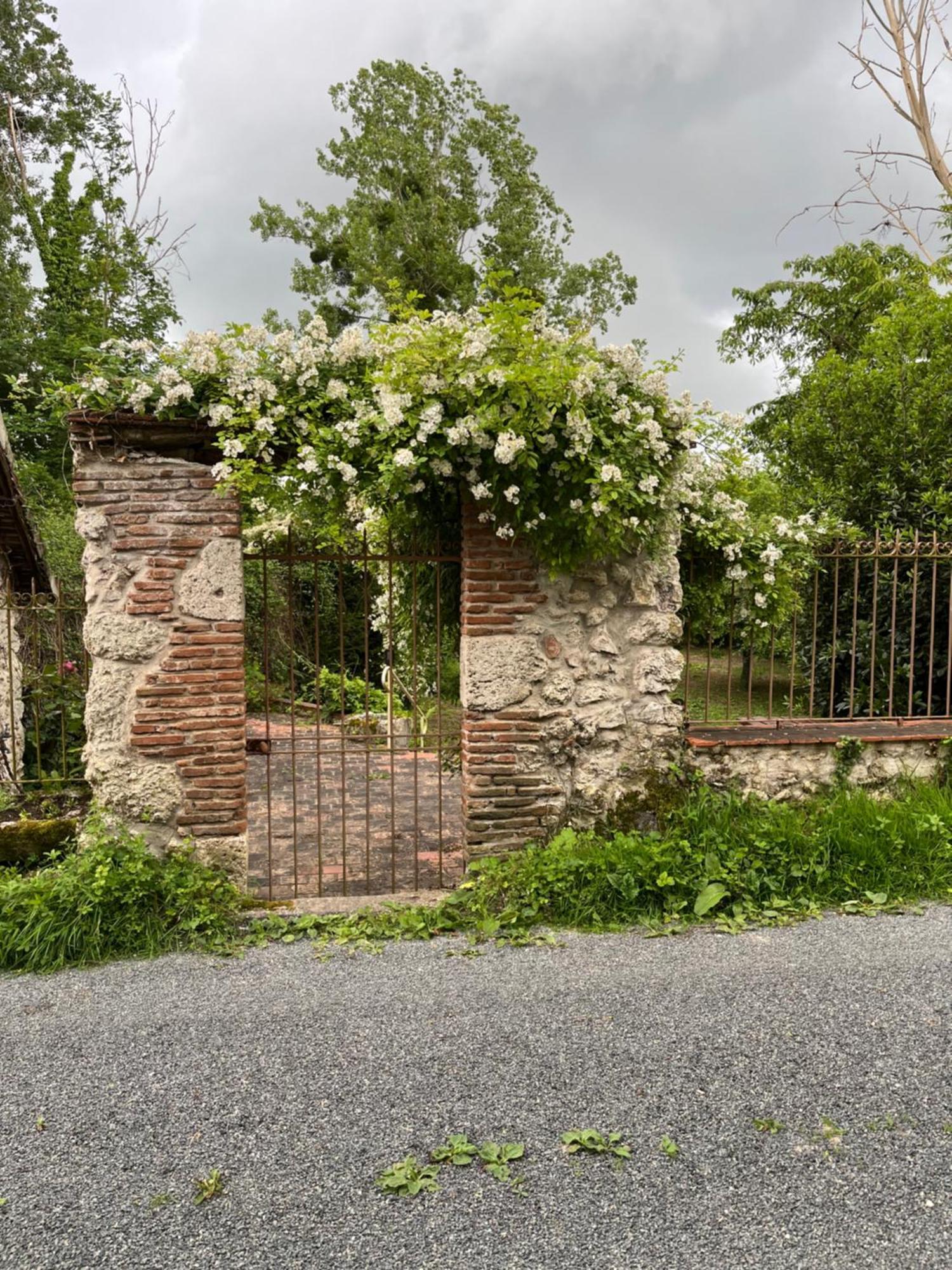 Gite De La Petite Mauve Baule Bagian luar foto