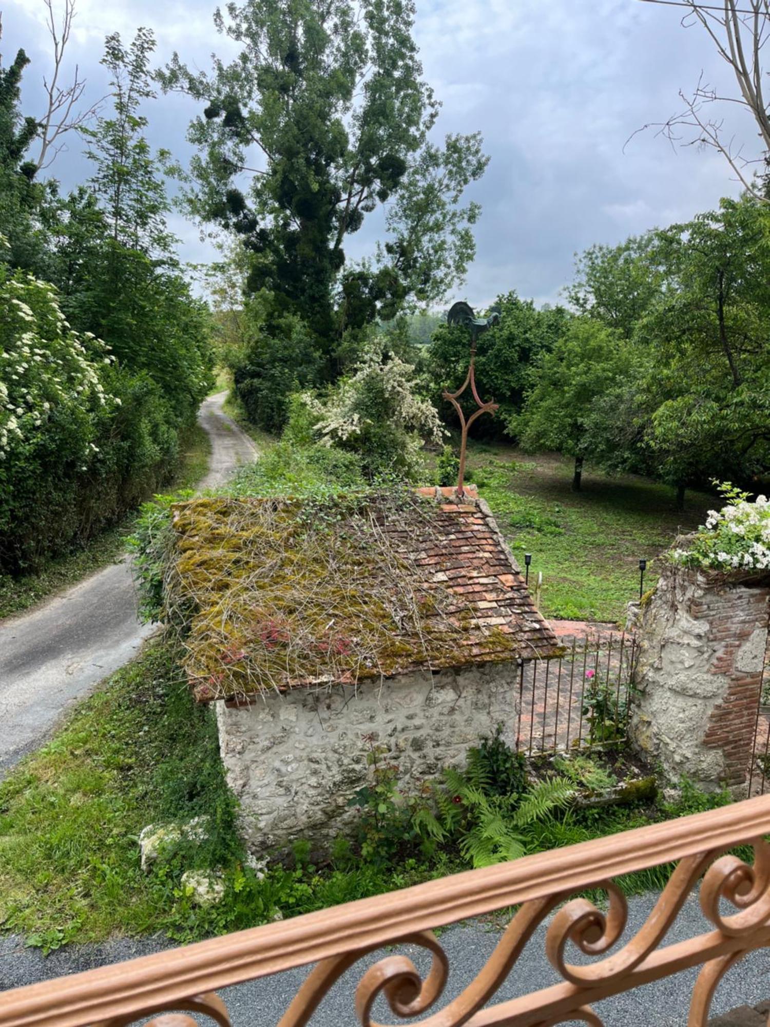 Gite De La Petite Mauve Baule Bagian luar foto